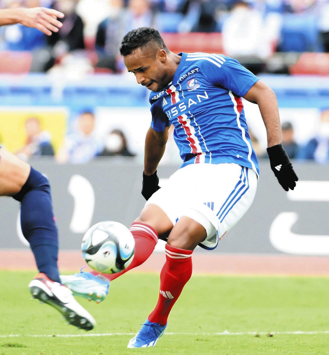 2位の横浜MはC大阪を力ずくでたたきつぶし2連覇への炎を根絶やさせず