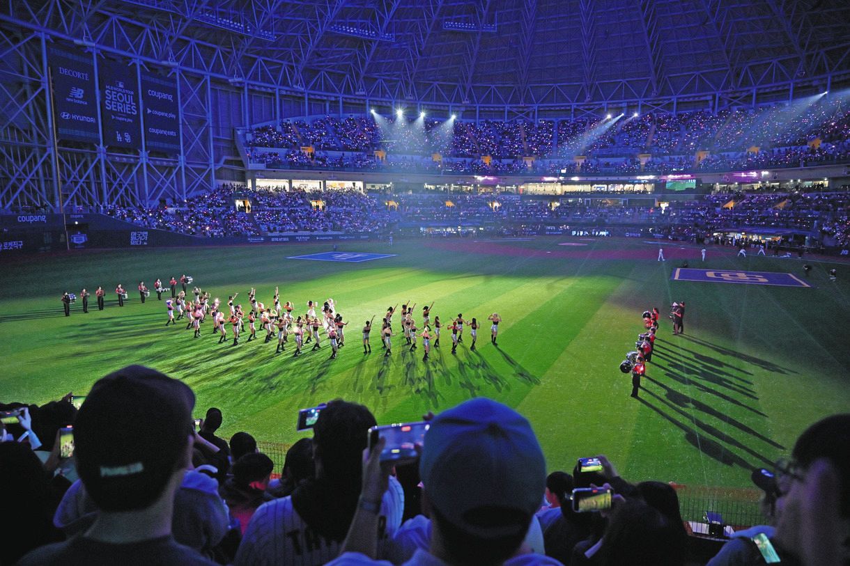 メジャー初の韓国開幕、試合前に韓国らしい派手な演出…日中韓
