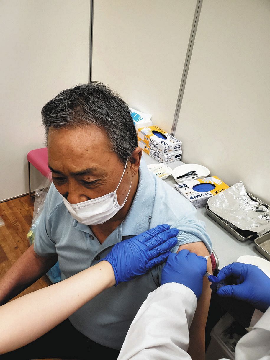 ワクチン接種を受ける北の富士さん