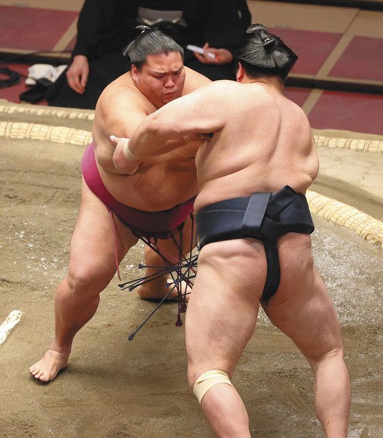 御嶽海が押し出し 勝ち越し決める 大相撲初場所 中日新聞web