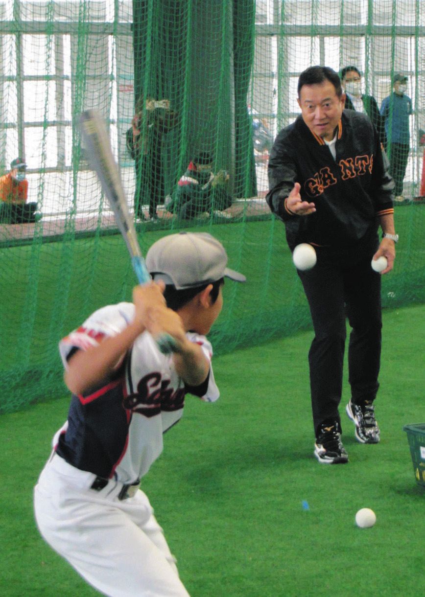 巨人】原辰徳監督が沖縄で小学生に野球教室 「起点となることを願い