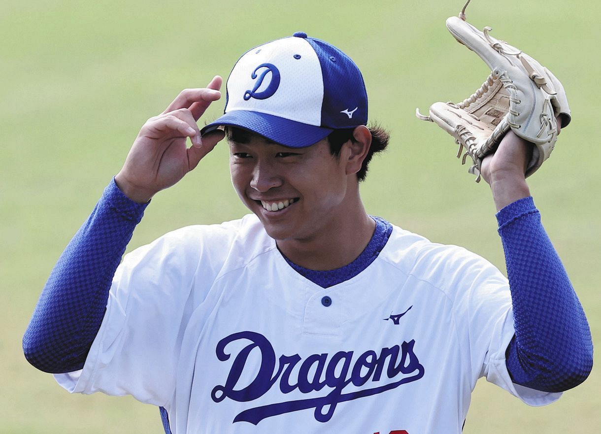 高橋宏斗　2021金サイン入りルーキーカード 中日ドラゴンズ若手注目投手 高橋宏斗 2021金サイン入りルーキーカード 中日ドラゴンズ若手