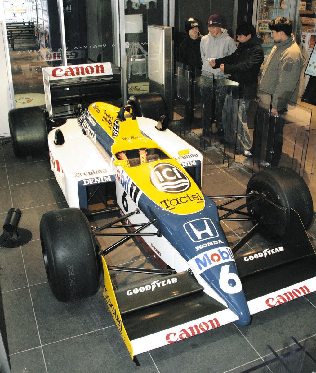 ピケ選手が乗ったF1鈴鹿初開催時のマシン 鈴鹿パーキングエリアで展示