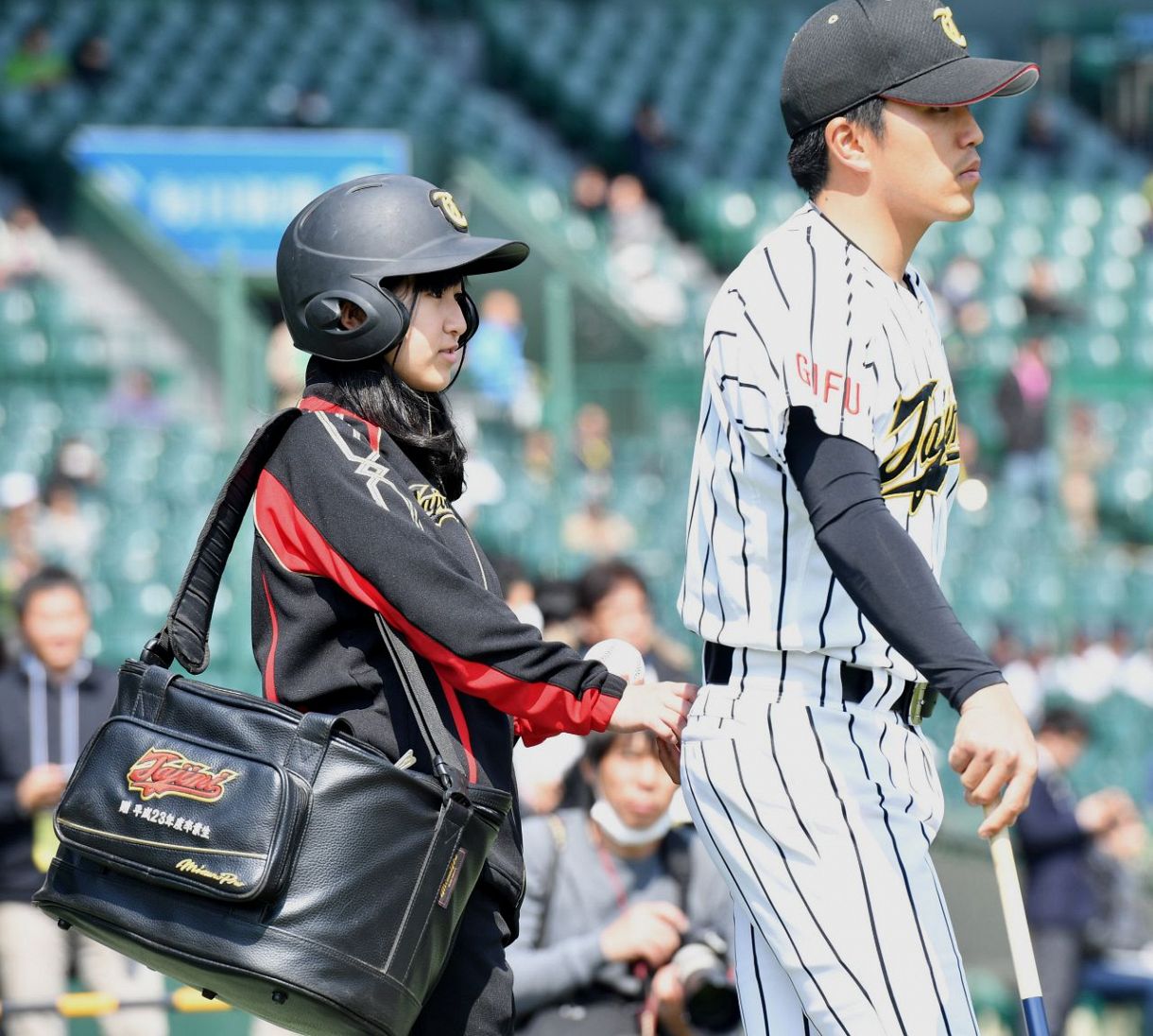 高校野球 甲子園で女子部員の参加拡大 試合前ノックの練習補助ok ボールボーイは ボールパーソン に 中日スポーツ 東京中日スポーツ