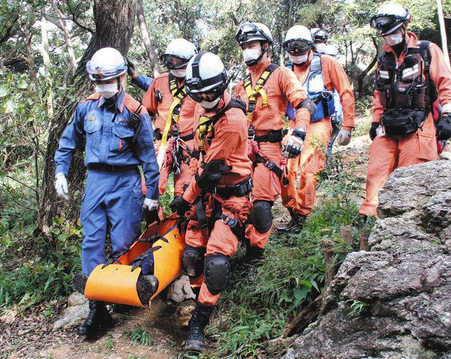 湖西市消防本部と県航空隊が、合同山岳救助訓練：中日新聞しずおかWeb