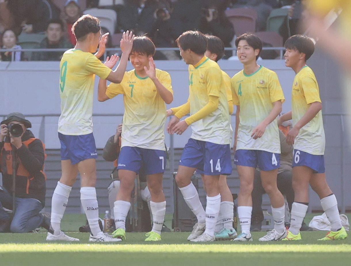 近江が前半23分までにゴイゴイスー3得点…初の決勝進出へ堀越を圧倒
