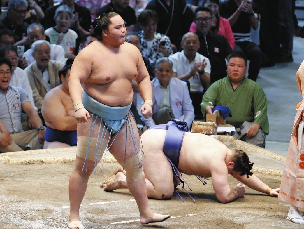 今 場所 の 優勝 力士 は
