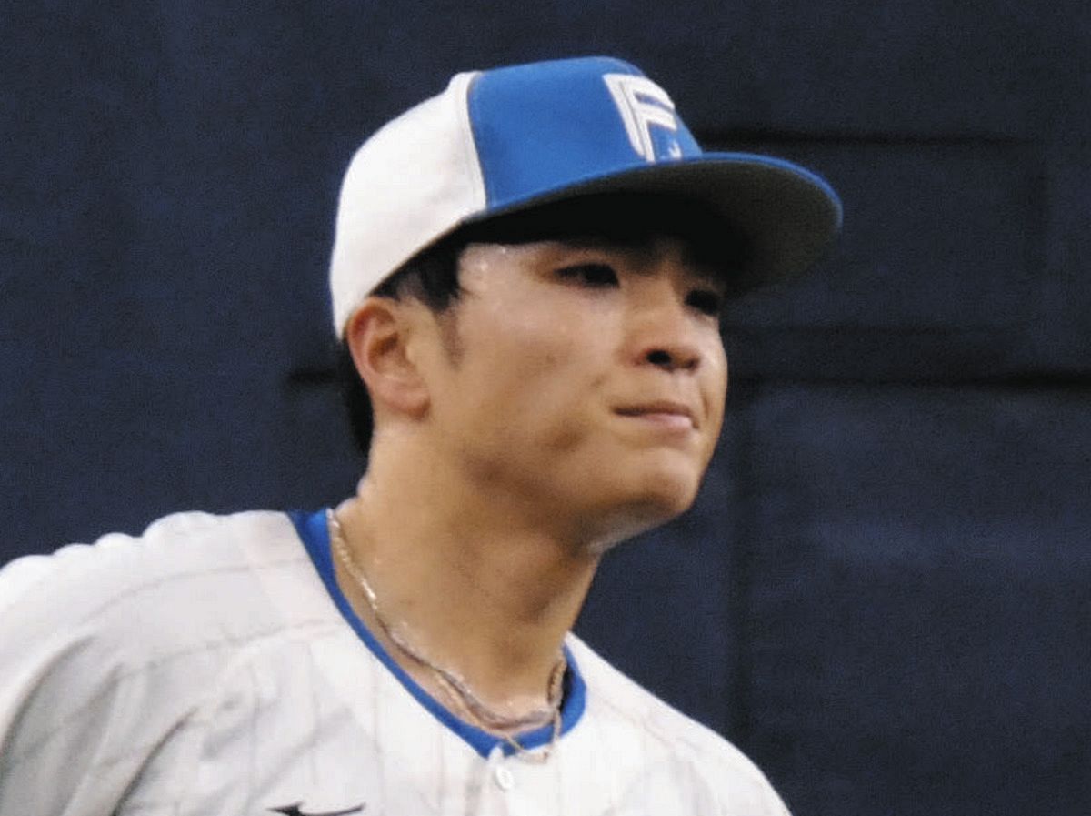 日本ハム】郡司裕也の折れたバットが球審の側頭部を直撃『 ヘルメット