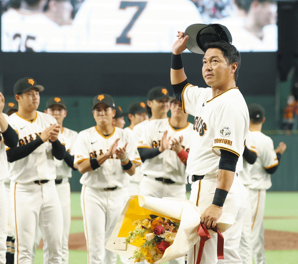 引退試合で躍動した長野久義さん、巨人の後輩たちにエール「とにかく
