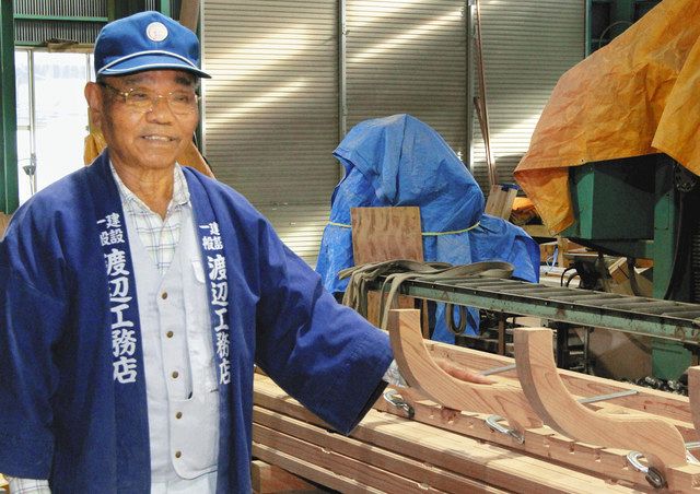 受賞の喜びを語る渡辺さん＝いなべ市北勢町大辻新田の渡辺工務店で 