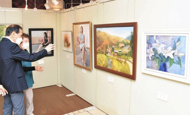 思い思いのテーマで描いた油絵や水彩 彦根で青湖会が展示：中日新聞Web