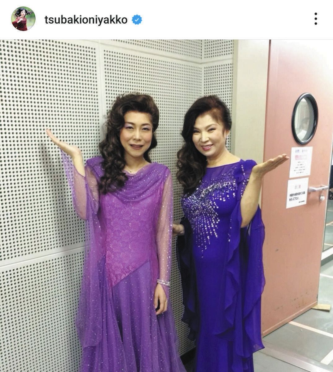 ◇椿鬼奴と八代亜紀さんのツーショット【写真】：中日スポーツ・東京中