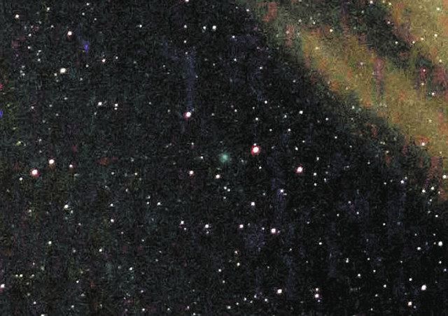 西村栄男さんが新たに発見した彗星。写真中央で緑色にぼやけて見える（本人撮影、提供） 