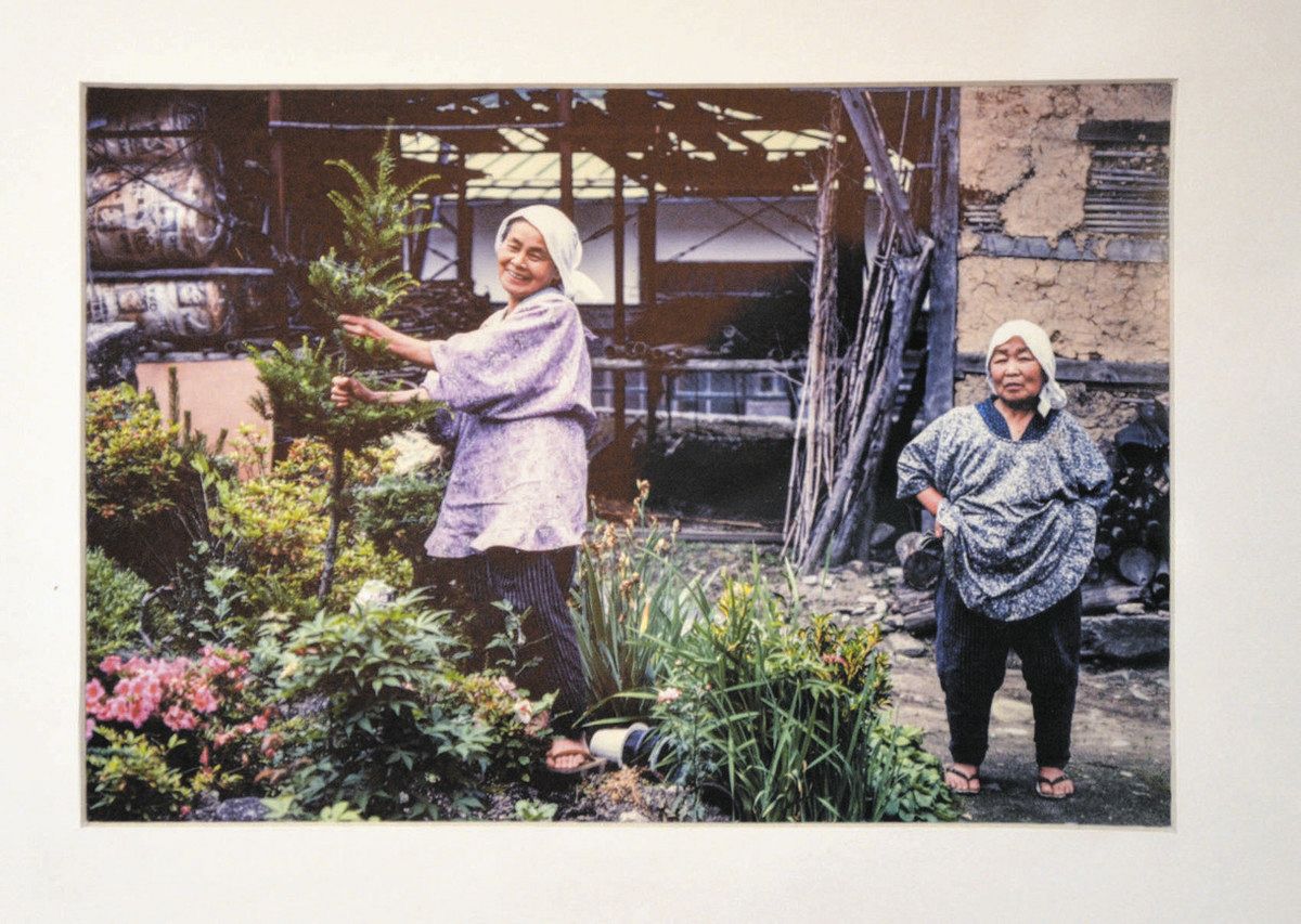 村民提供のネガを基に写真展 阿智の保存・活用プロジェクトの一環：中