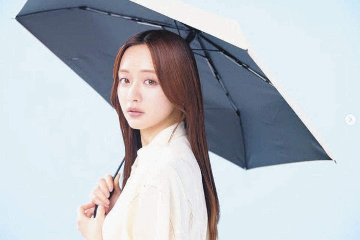 ◇森香澄、『振り返り美人』ショット【写真】：中日スポーツ・東京中日