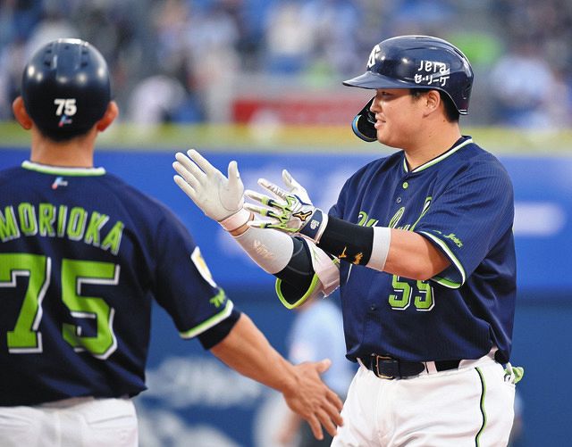 ヤクルト・村上宗隆がDeNA『村上シフト』のおかげで遊ゴロが先制打に 5