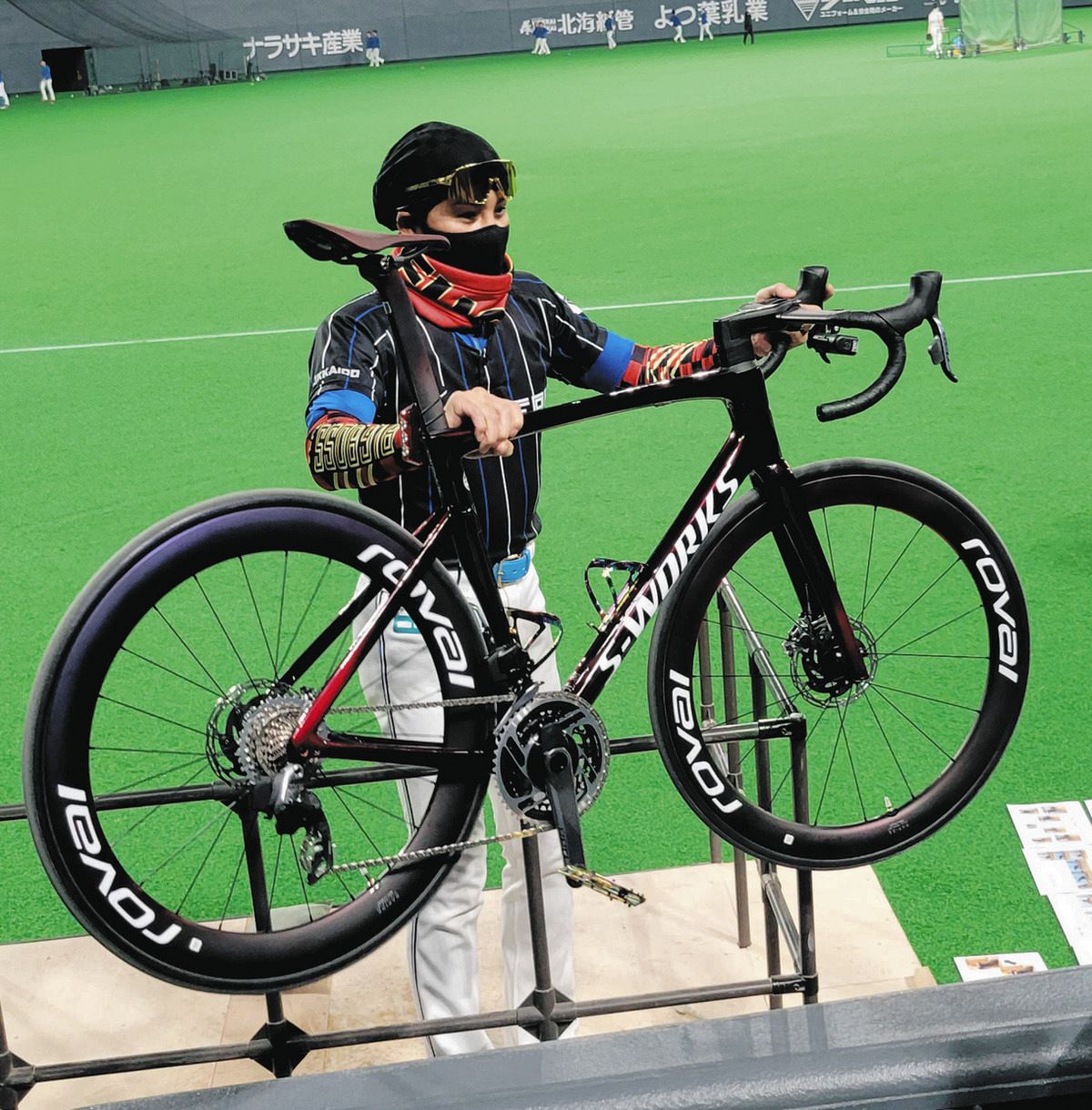 日本ハム 何十年かぶり ちょっと股間が痛い ビッグボス 超高価な自転車で札幌ドームを散策 中日スポーツ 東京中日スポーツ