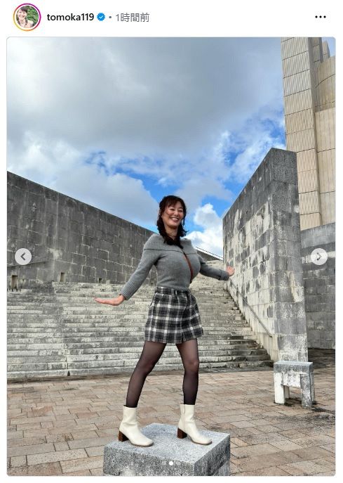 ◇竹中知華アナ、『新しい沖縄のモニュメント？』ショット「上半身と