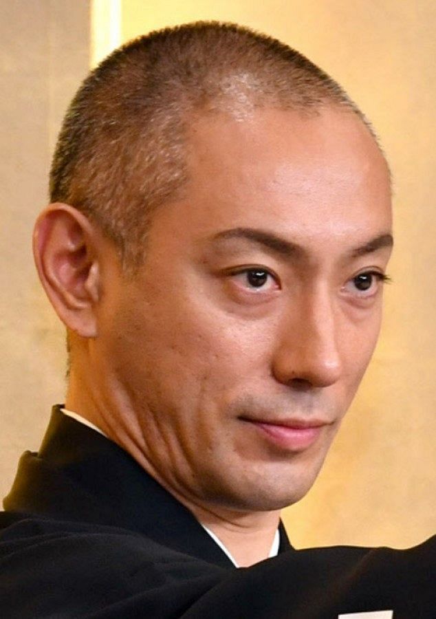 東京五輪開会式出演の市川海老蔵 バッハ会長に出番待たされた 話長すぎ 笑笑 テレビの自分と子どもたちとの3ショット披露 中日スポーツ 東京中日スポーツ