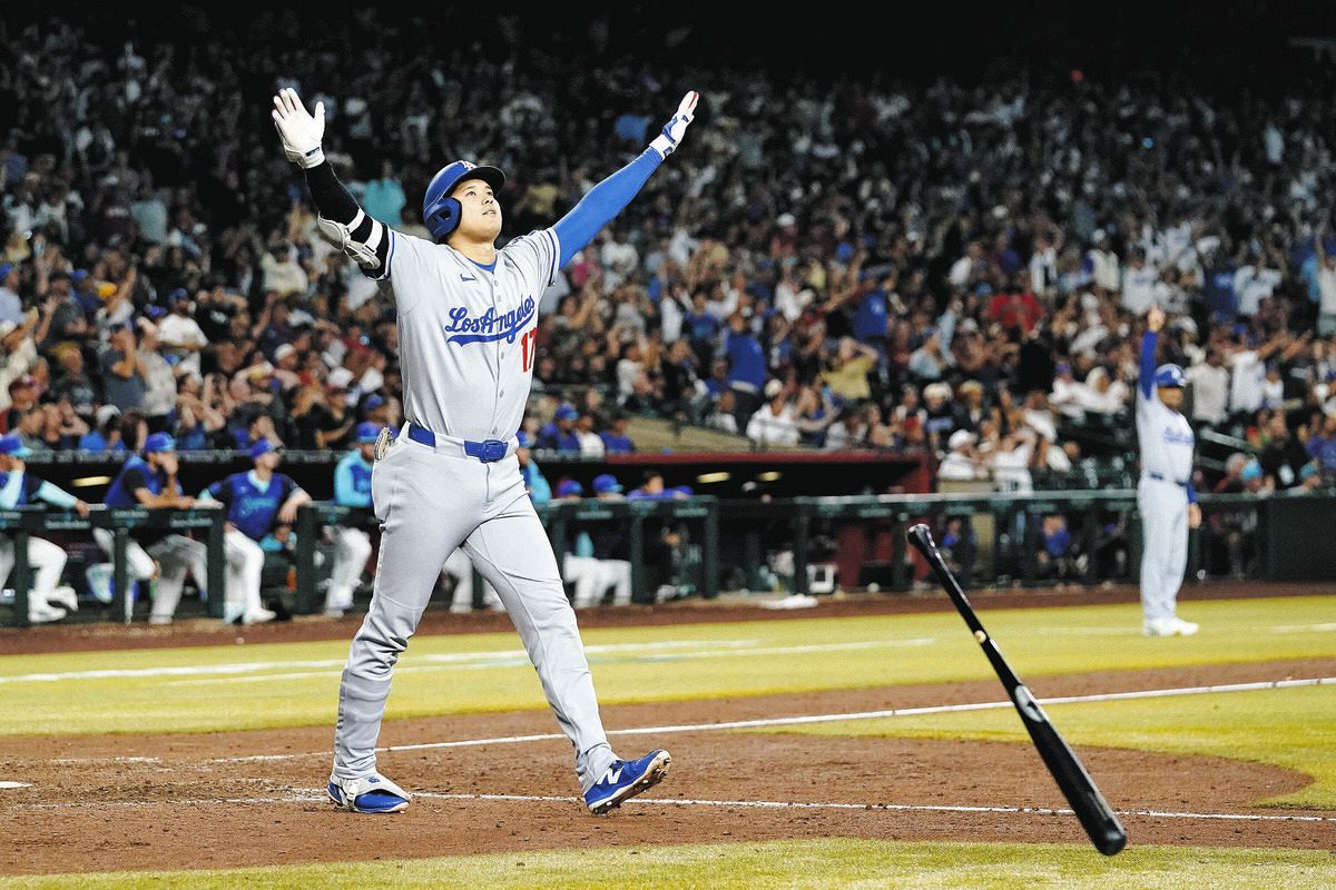 世紀のバットフリップ」「これはMANGAだ」大谷翔平の劇的決勝