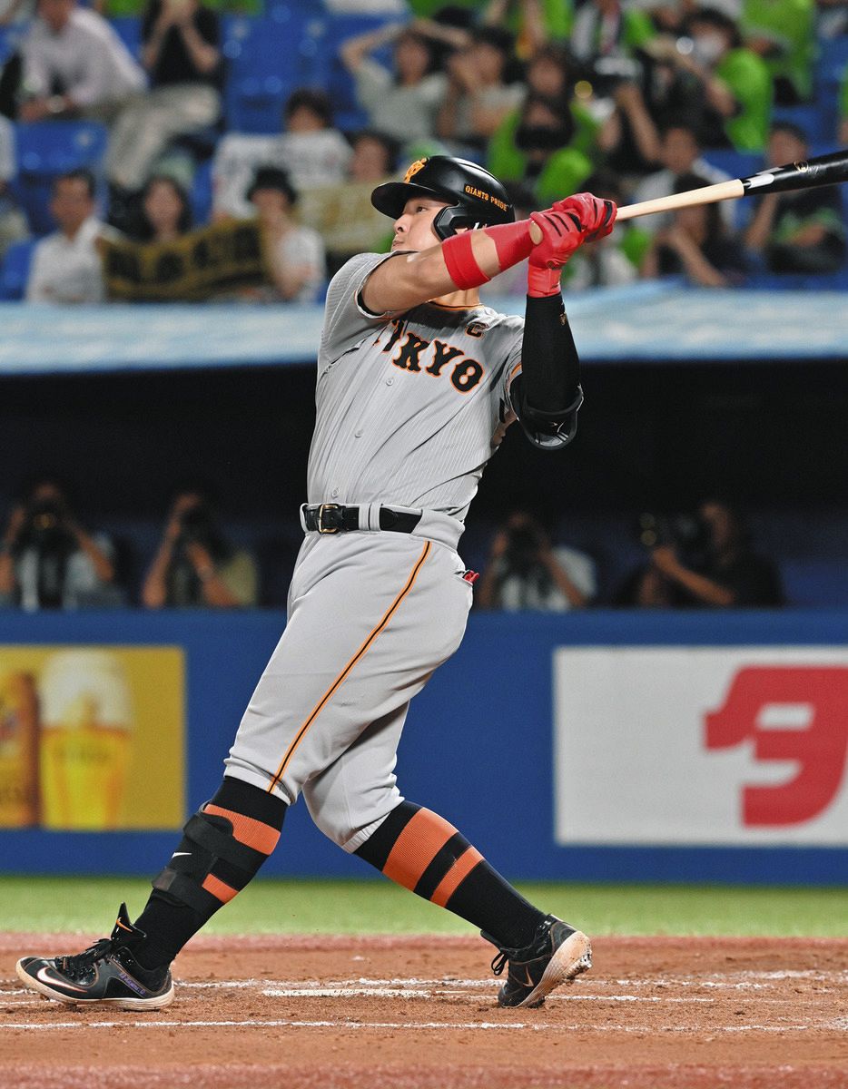 今季一塁、三塁、左翼で試合出場した巨人・岡本和