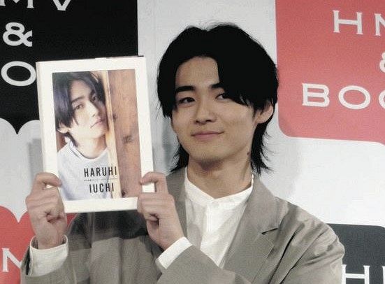 【新品未使用】井内悠陽 カレンダー サイン入り 井内悠陽 カレンダー サイン入り - メルカリ