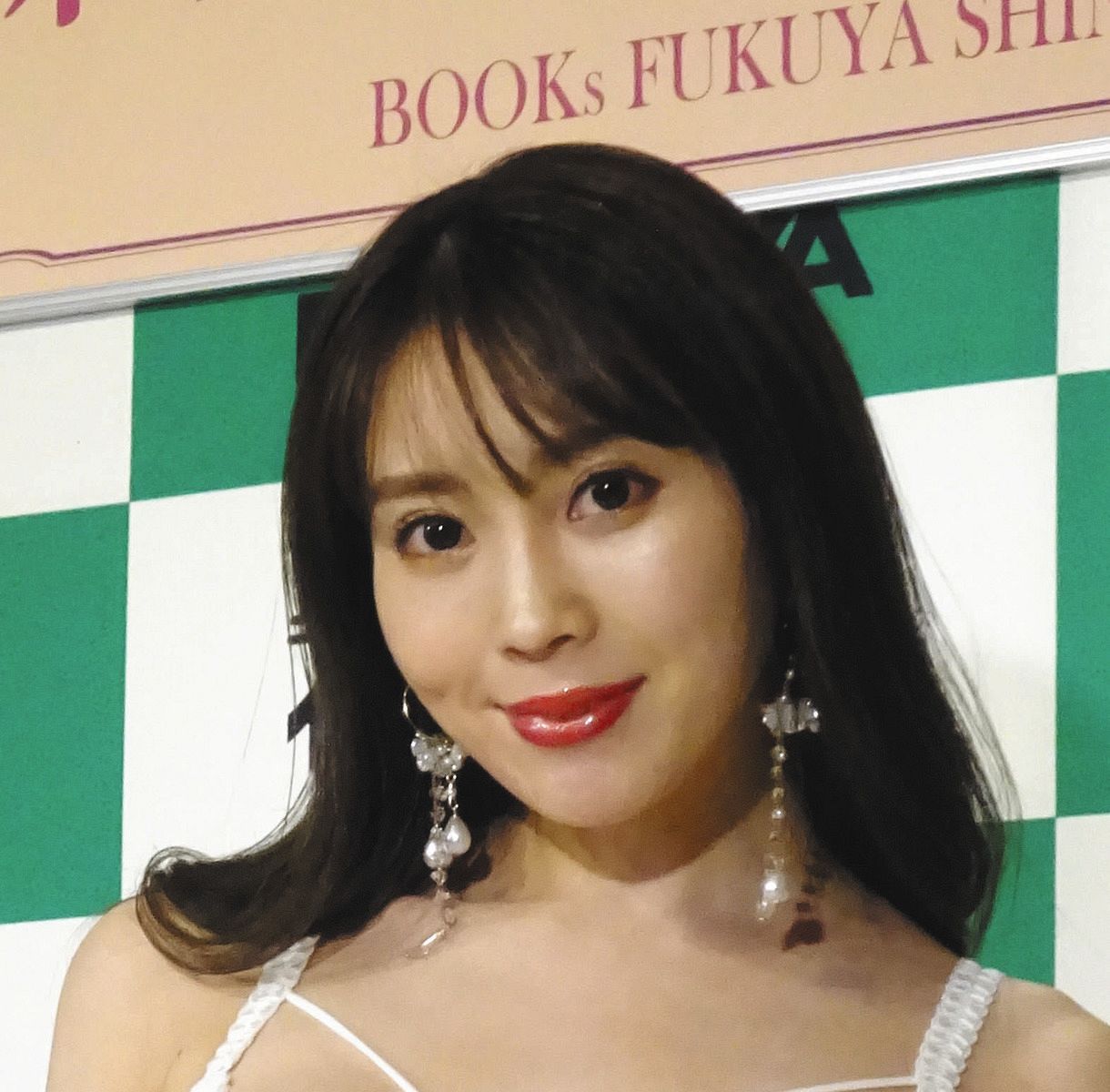 伝説の ホタテ水着 上回る アサリ水着 森咲智美がカレンダーで 武田久美子超え アピール 中日スポーツ 東京中日スポーツ
