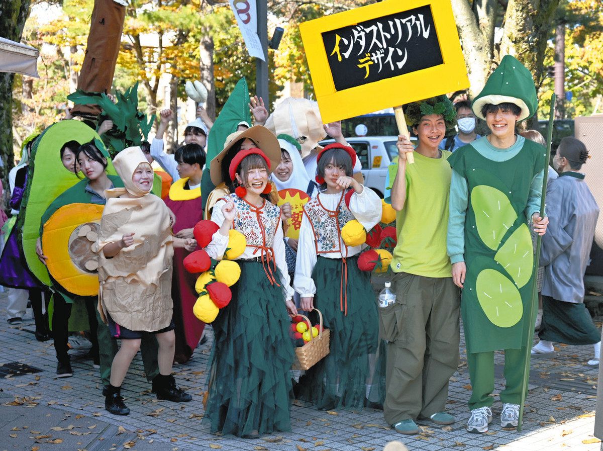 仮装行列 街中に彩り 金沢美大 学園祭が開幕：北陸中日新聞Web