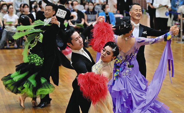 社交ダンス、華麗に 名古屋で中部選手権：中日新聞Web