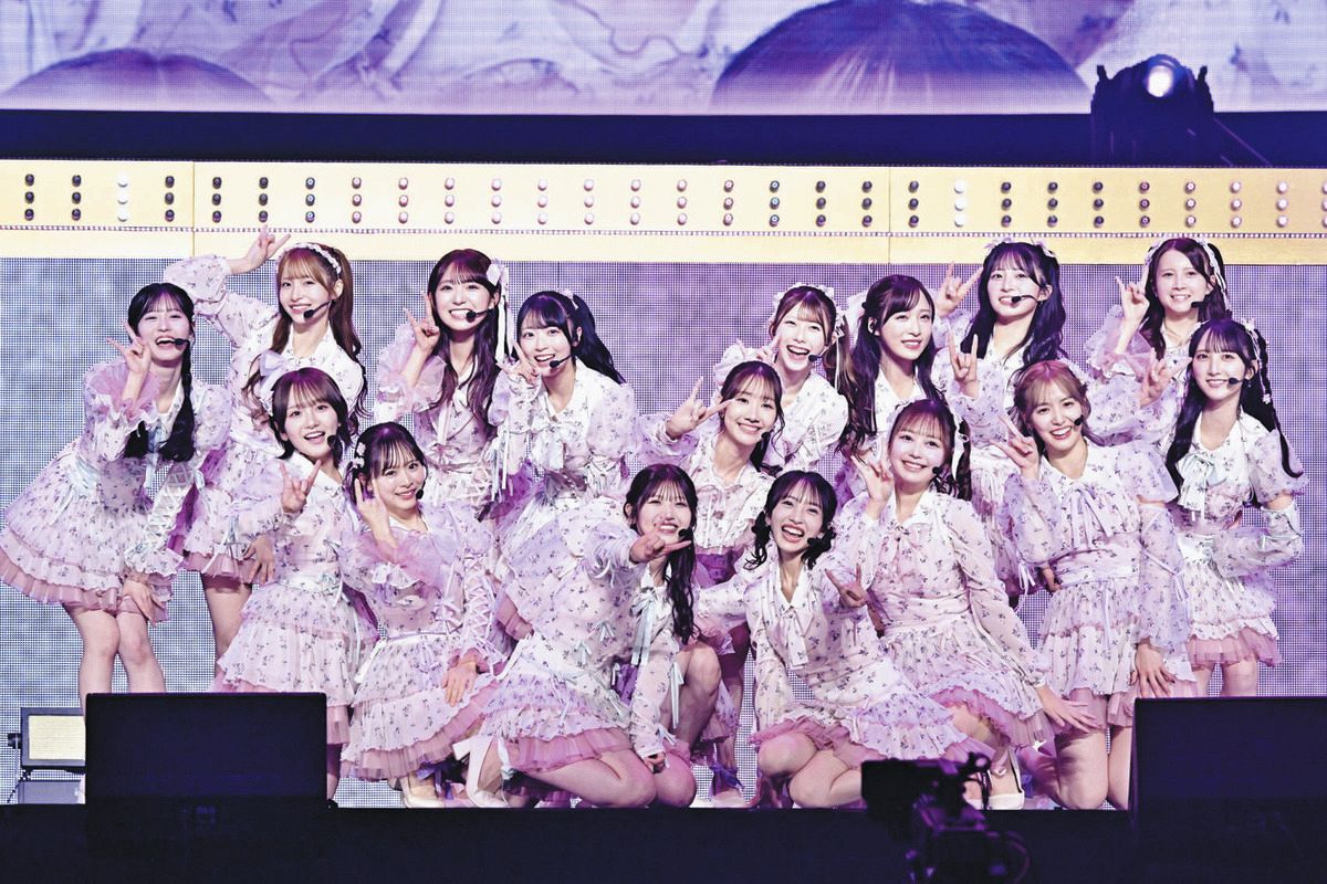 AKB48が日本武道館4日間連続公演の初日を開催 21期研究生をお披露目し