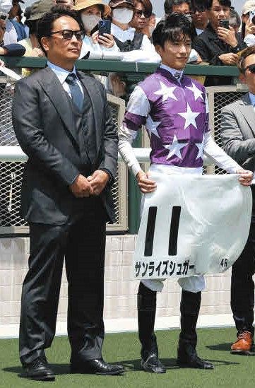 新谷師が現役142人目のJRA通算100勝を達成！「200勝目、300勝目