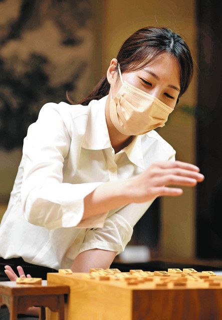 里見が防衛に王手 女流王位戦第3局:中日新聞Web