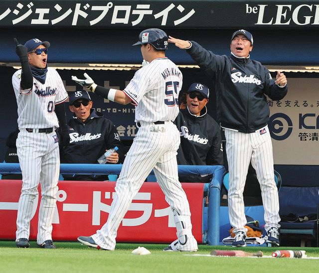 ヤクルト】勝利決めた村上宗隆のバットと激走 高津監督「持っている4