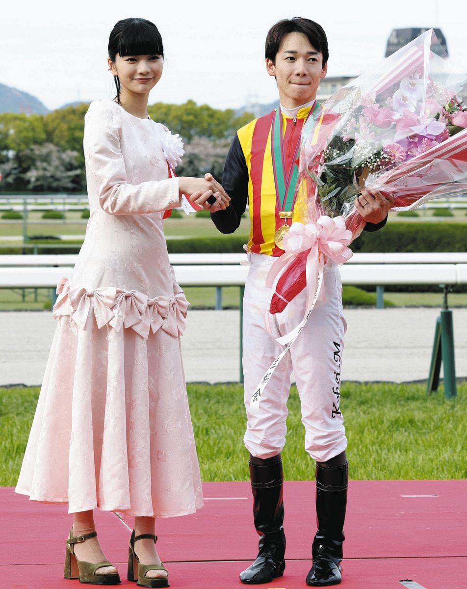 桜花賞】見上愛がプレゼンター務める「若き牝馬たちのひたむきな走りに