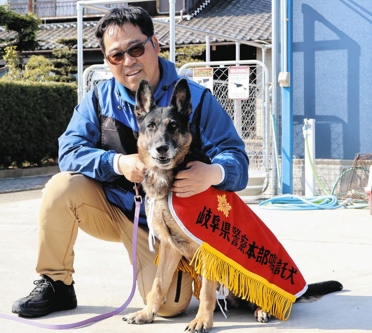 今年人気のブランド品や 雌のシェパード、ジュディーに警察犬嘱託書を交付 大垣署：中日 アクセサリー