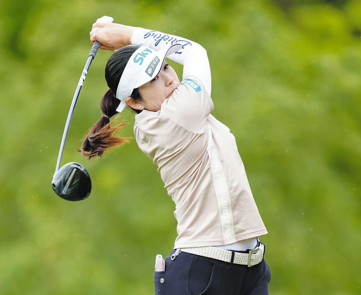女子ゴルフ・仲宗根澄香、自己ベストタイ『65』で単独首位 