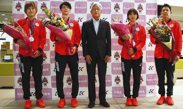 女子バスケ 銀 に貢献 五輪 3選手に刈谷市民栄誉賞 中日新聞web 女子バスケ 銀 に貢献 五輪 3選手に刈谷市民栄誉賞 中日新聞web