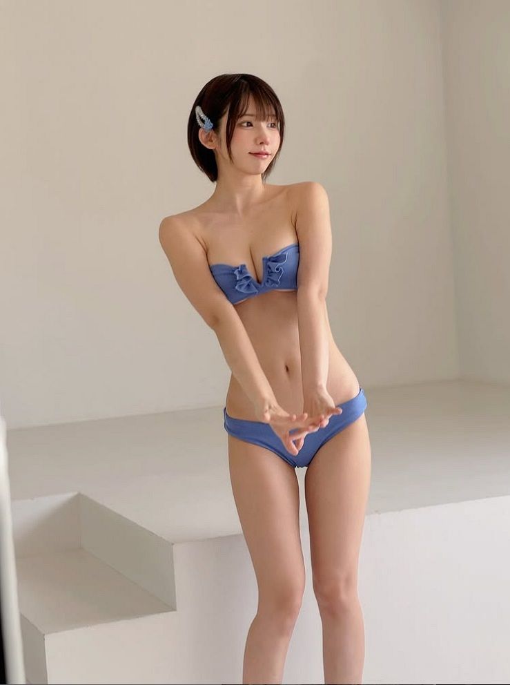 ◇えなこ、「超美体」な夏水着ショット【写真】：中日スポーツ・東京中