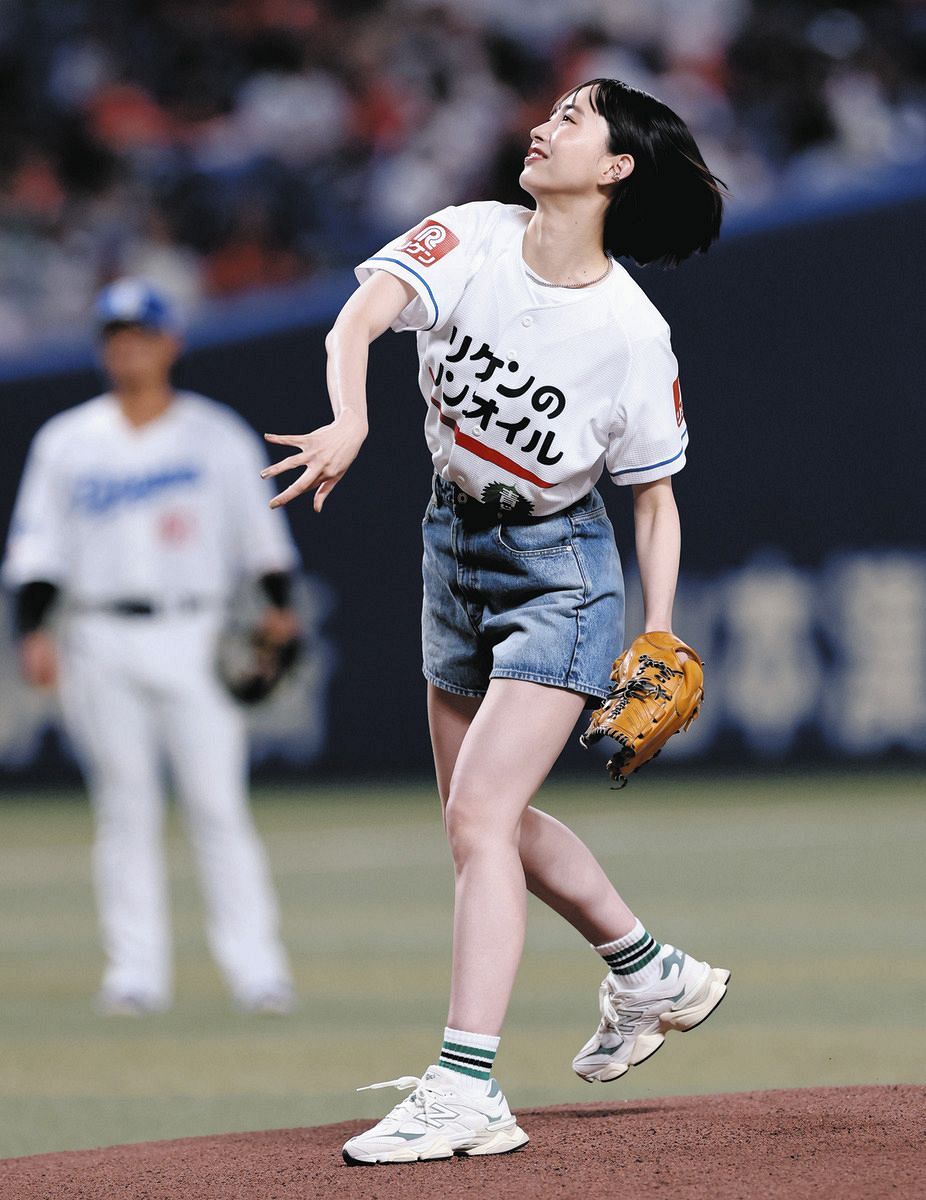 ◇井桁弘恵の美しい投球フォーム【写真】：中日スポーツ・東京中日スポーツ