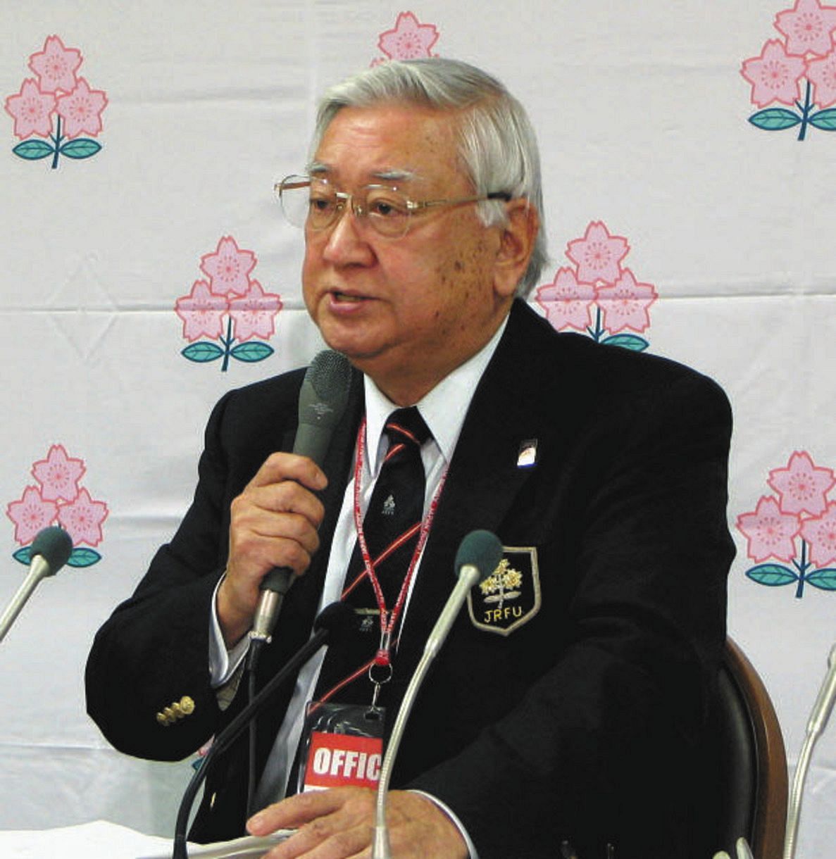 2005年11月、W杯2011年大会招致に関する会見での日比野弘さん