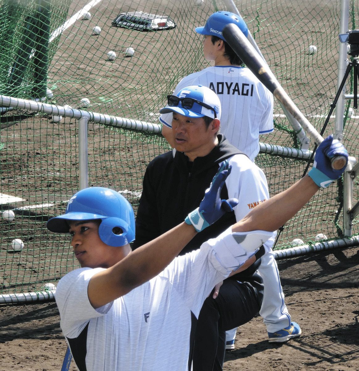 日本ハム】山崎武司臨時コーチ、「オーバースイングでは駄目」万波中正