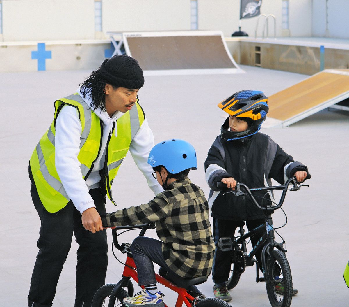 スケボーやBMXの技、思う存分磨こう 大府の小学校敷地に整備、体験