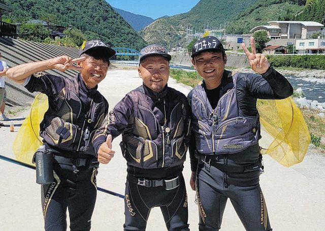 小澤剛名人と夢の対決 優勝の大川さん権利獲得 アユ釣り大会 もんじろうカップ 岐阜県飛騨市・高原川：中日スポーツ・東京中日スポーツ