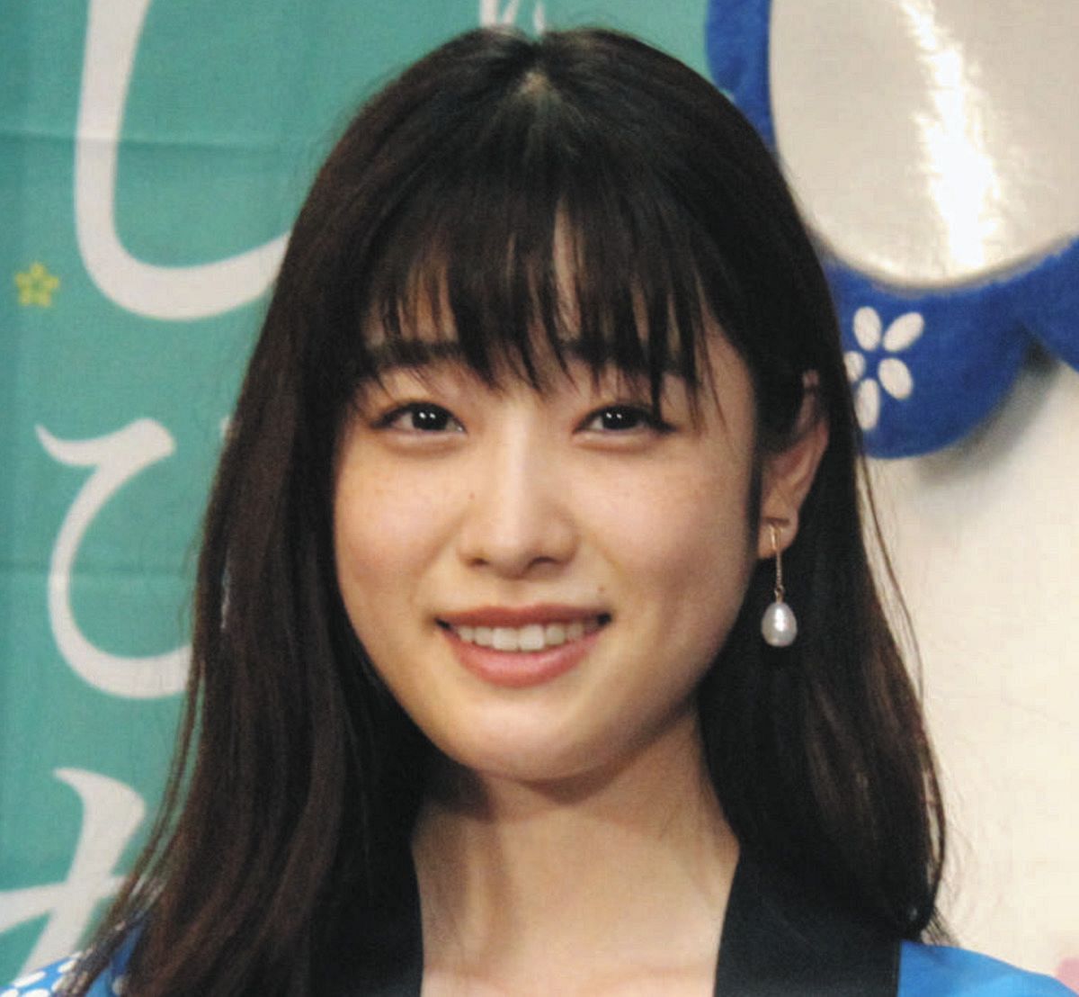大人になりました」高橋ひかる、ブルガリで『まばゆいワンショルダー