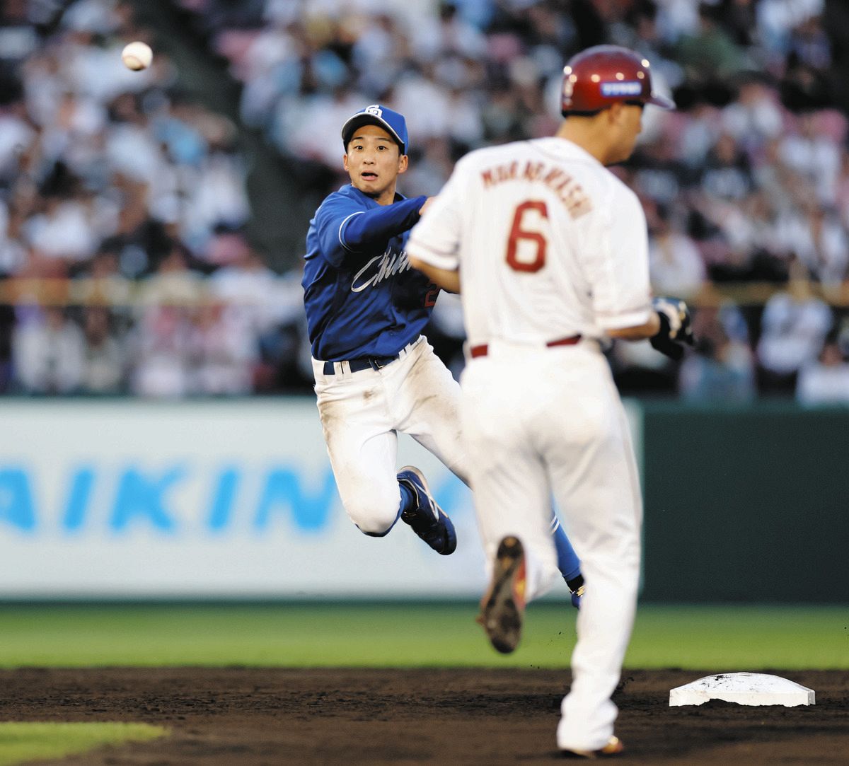中日・田中幹也、併殺処理＆珍連係プレーでピンチ回避 一塁手 