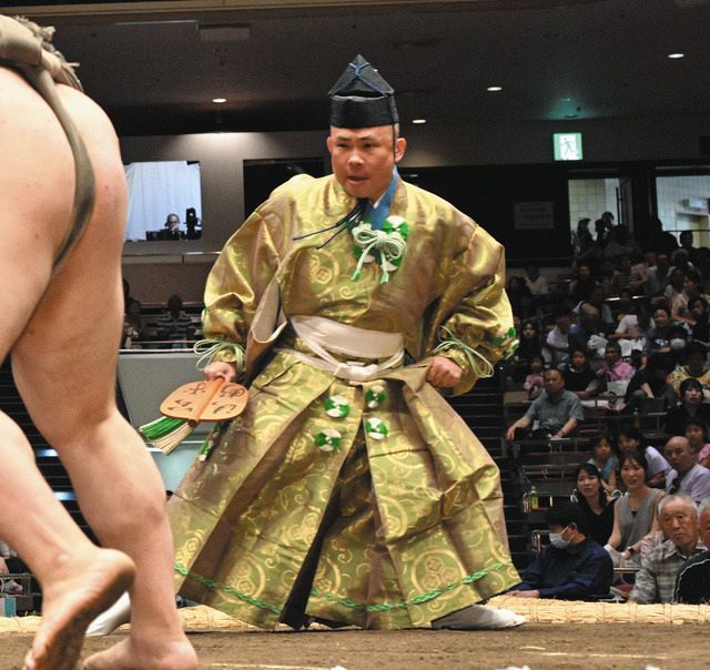 13歳で感動して行司の道に 木村勘九郎が亡くなった第27代木村庄之助の装束を着用し「公平決断」軍配で恩返し：中日スポーツ・東京中日スポーツ