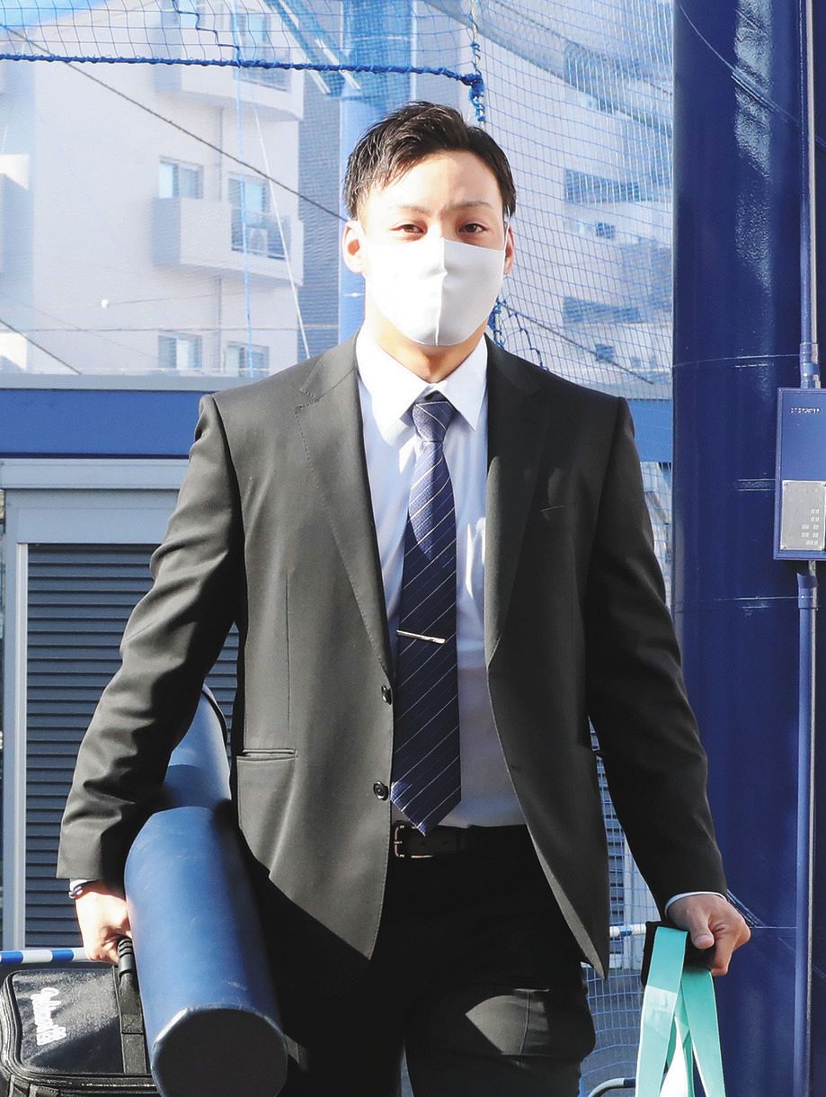 中日 3位 石森大誠は ほっぴーさん と入寮 地元 石川のマスコットキャラ 町の人の期待 いつでも見えるところに飾る 中日スポーツ 東京中日スポーツ