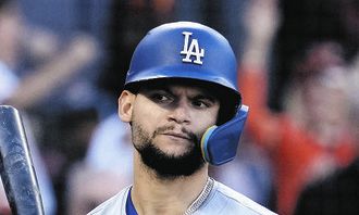 ドジャースの新人パヘス、やらかした…センターでボール見失い三塁打に