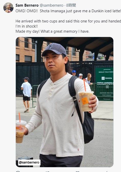 ◇今永昇太、「これを君に」アイスラテを渡す【写真】：中日スポーツ