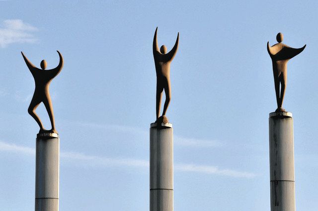 MIKAWAサーチ＞ （60）153号沿い謎のモニュメント：中日新聞Web